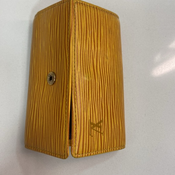 Louis Vuitton Authentic Vintage Yellow Purple Epi 6-Key Holder - Picture 15 of 15